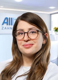 Portrait Oberärztin A. Rautenberg (AllDent Köln)